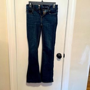 Women's American Eagle Super Stretch lightly worn jeans. Size 0 Short